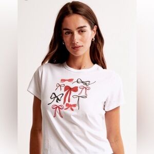 NWT Abercrombie Short-Sleeve Bows
Graphic Skimming Tee Sz S